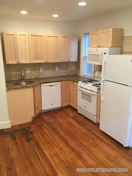 Building Photo - 79 Brook St