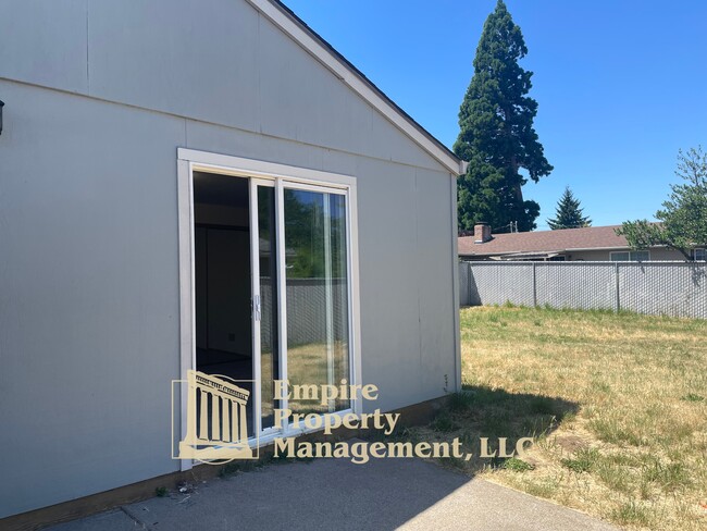 Building Photo - 3565 Concord St