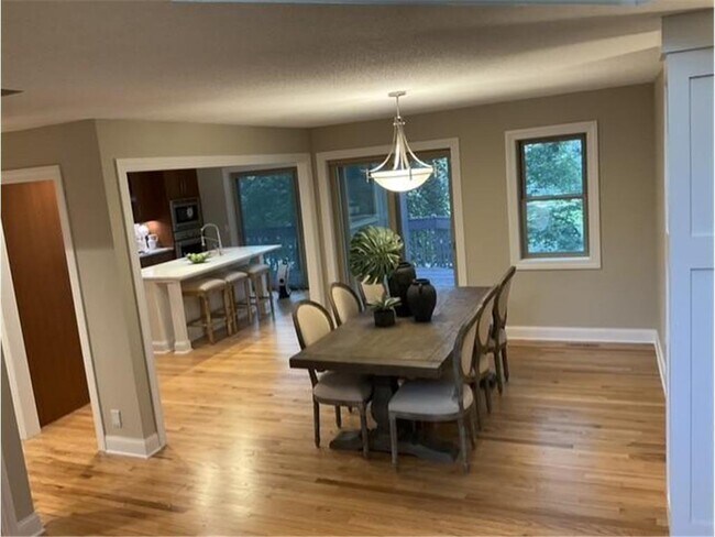 Building Photo - 6301 Bayridge Rd