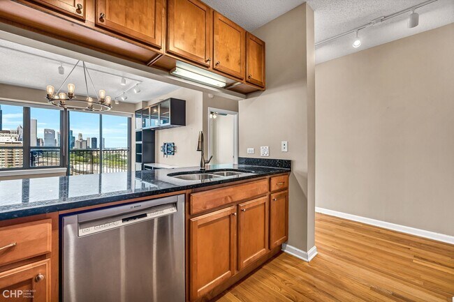 Building Photo - 1717 S Prairie Ave