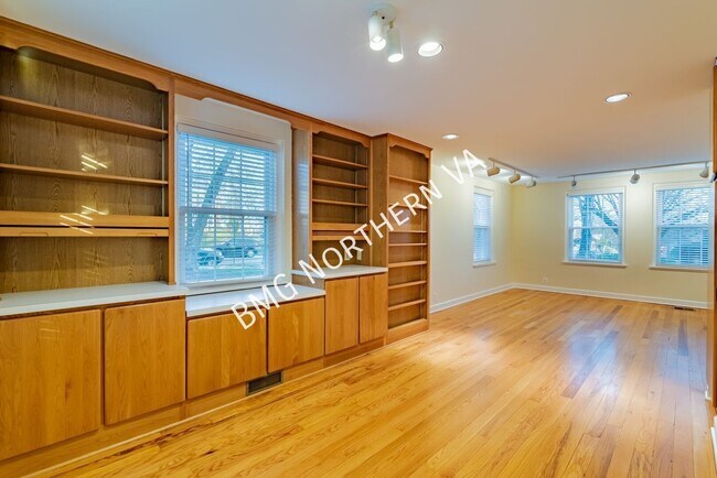 Building Photo - 4701 31st St S