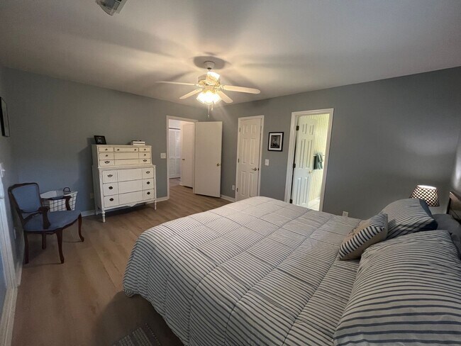 Building Photo - 6-month SUMMER rental within minutes of Wrightsville Beach!