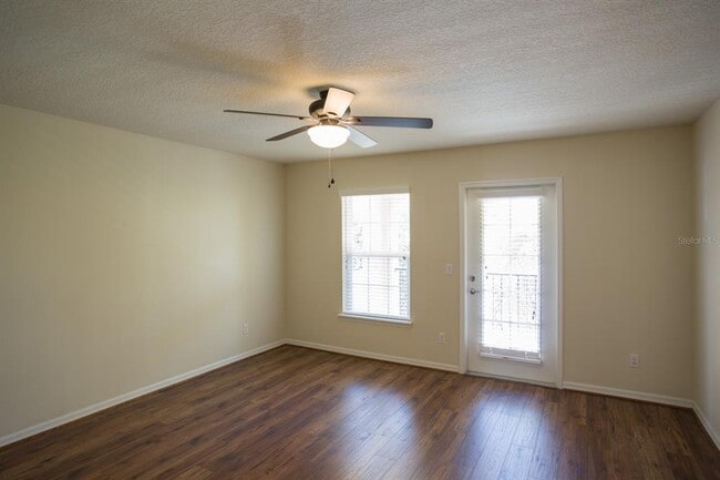 Building Photo - 12105 Breda Ln