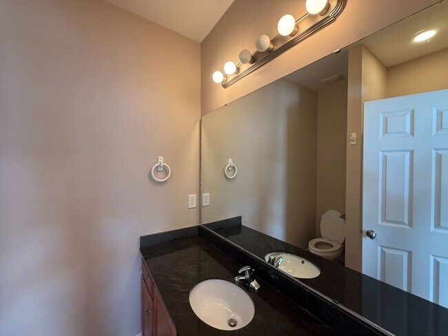 Building Photo - Market Common - 2 Bedroom / 2.5 Bathroom Townhouse