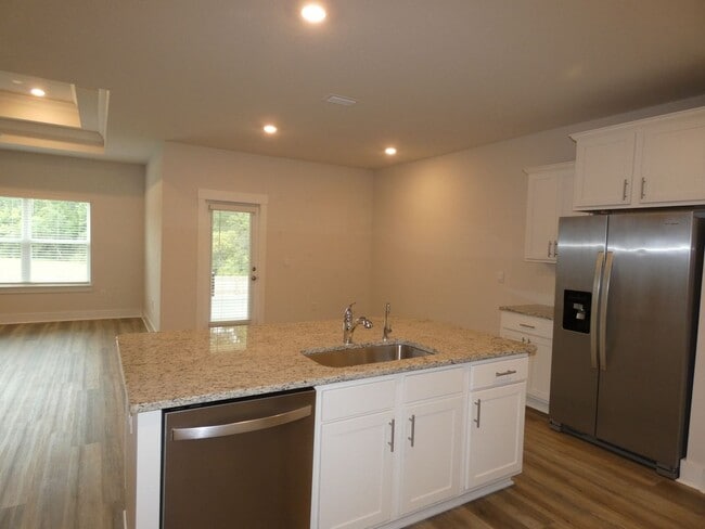 Building Photo - Beautiful 4-Bedroom Home - Open Floor Plan