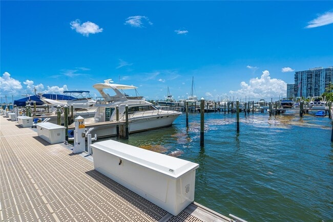 Building Photo - 1925 Brickell Ave