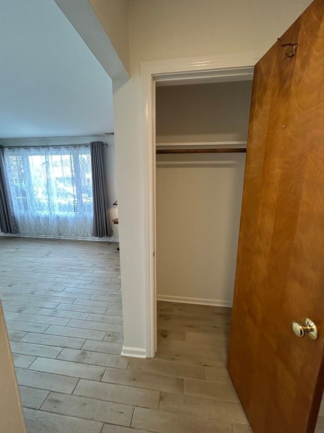 Building Photo - 946 E Grant Dr