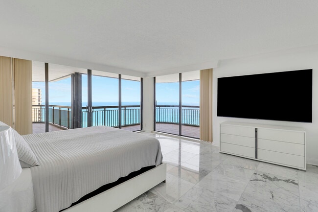 Building Photo - 5380 N Ocean Dr