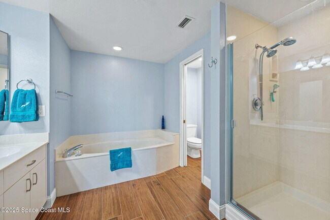 Building Photo - 8700 Ridgewood Ave