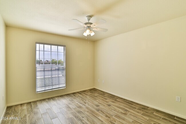 Building Photo - 9860 N 105th Ave