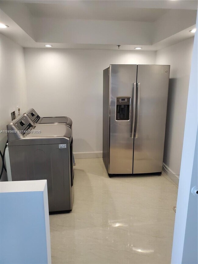 Building Photo - 20515 E Country Club Dr