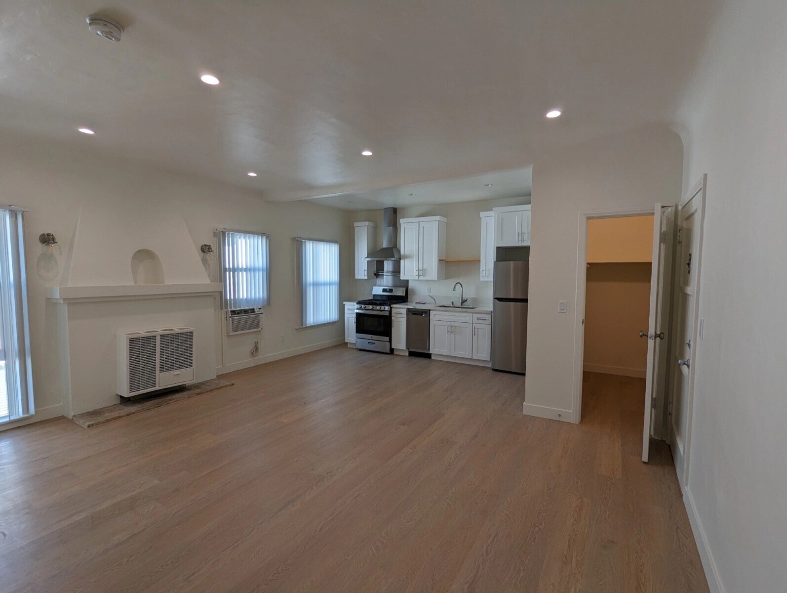 Building Photo - 559 Normandie Ave