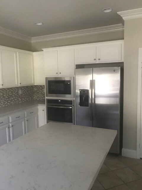 Building Photo - Incredible 5 Bed 2.5 Bath House Located In San Marcos