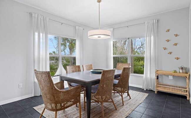 Building Photo - 981 Main St