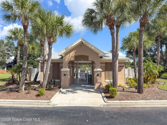 Building Photo - 1634 Sun Gazer Dr