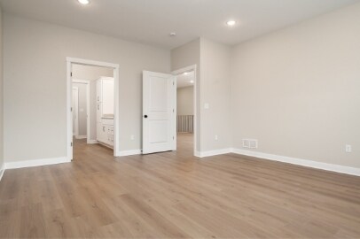 Building Photo - 5718 Willow Creek Ln