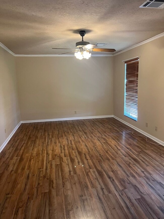 Building Photo - 412 US-171