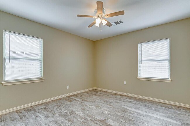 Building Photo - 8020 Bendell Dr