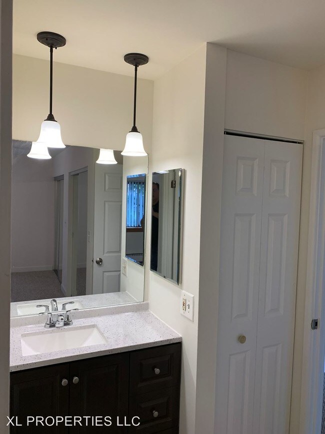 Building Photo - 5423 N Winthrop Ave