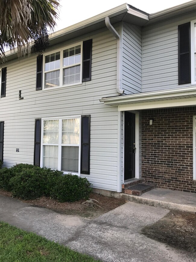 Building Photo - 2494 Etiwan Ave