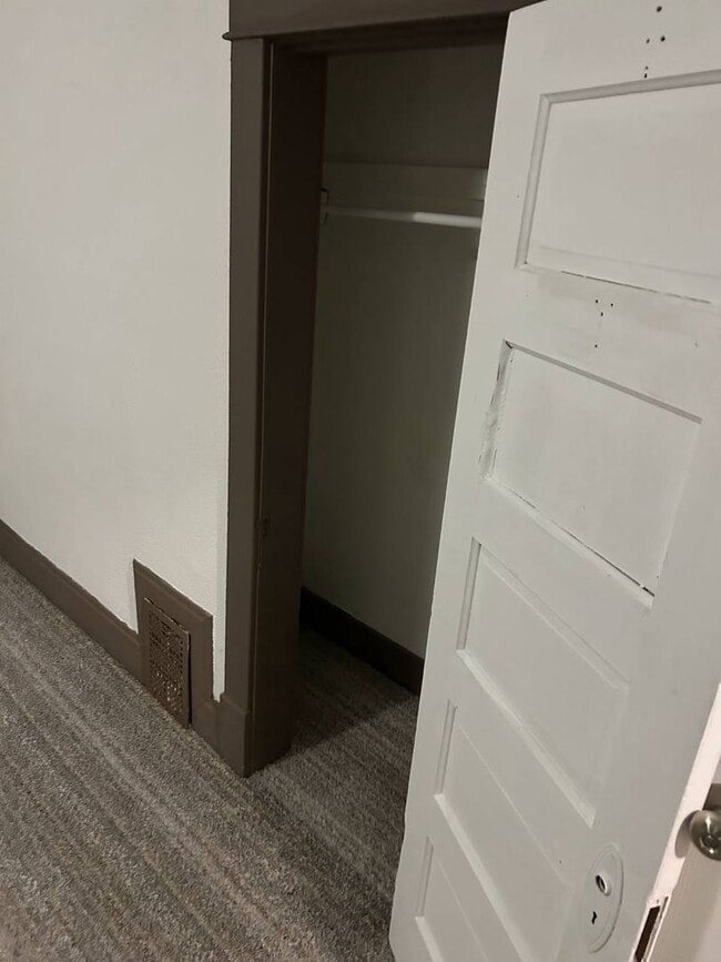 Building Photo - Spacious & Affordable 3-Bedroom Home