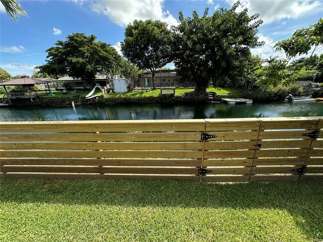 Building Photo - 10230 Dolphin Rd