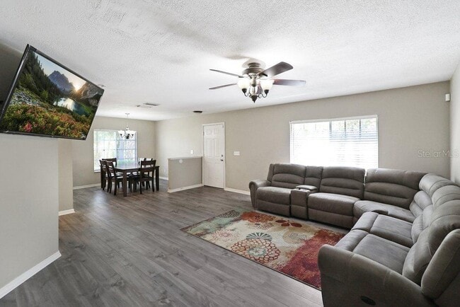 Building Photo - 7127 Waterside Dr
