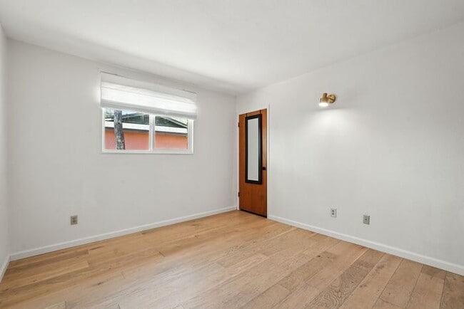 Building Photo - Totally remodeled home in prime Tempe Loca...
