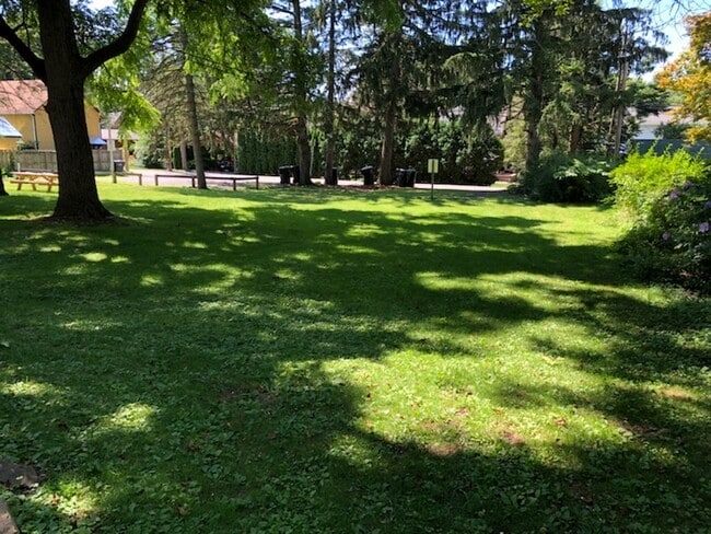 Building Photo - House on E. Park Avenue -- Available 2026-...