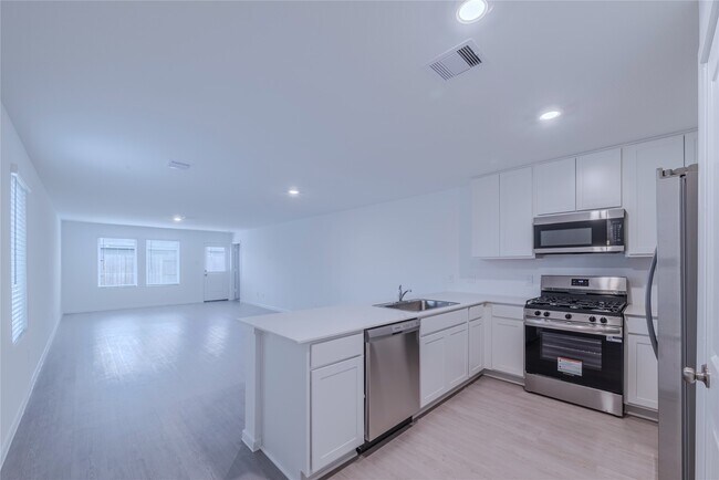 Building Photo - 18057 Trepito Ave