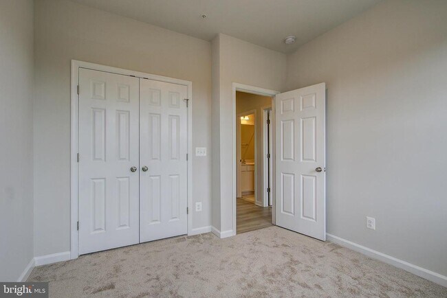 Building Photo - 14217 Travilah Rd