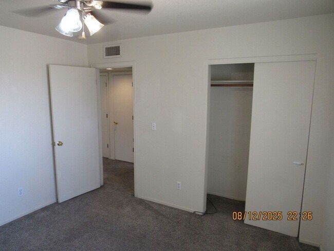 Building Photo - 2469 Armour Ave