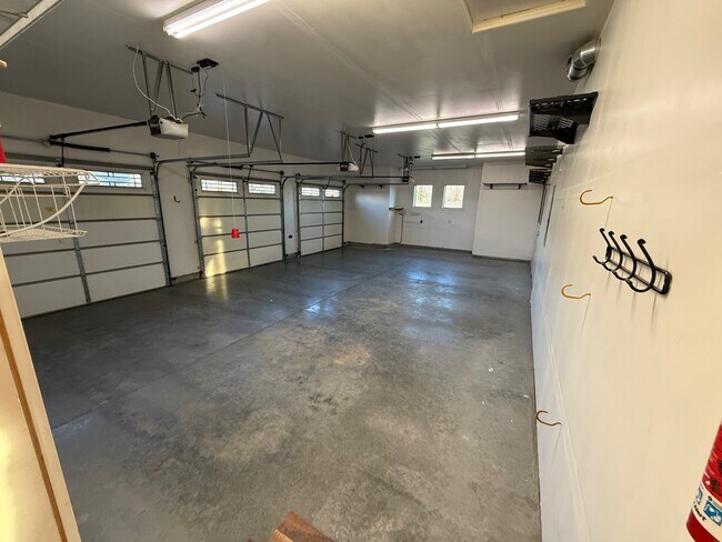 Building Photo - 45 Spain Bridge Cir Dr