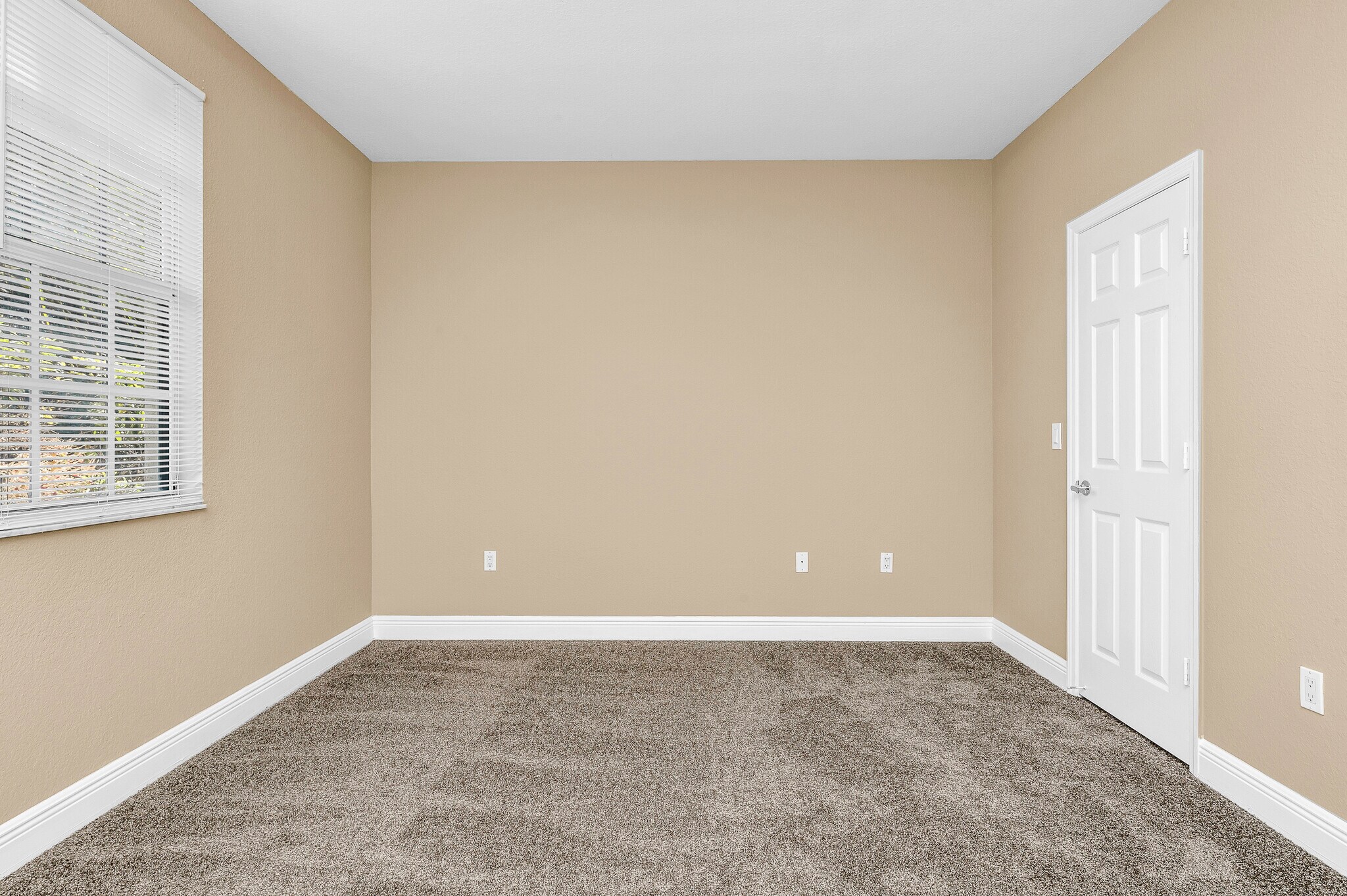 Building Photo - 3734 NE 4th Ter