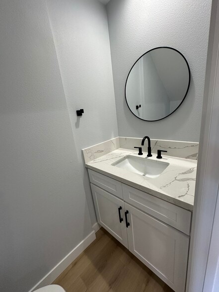 Building Photo - 826 Rose Ave