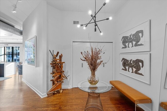 Building Photo - 936 W Madison St