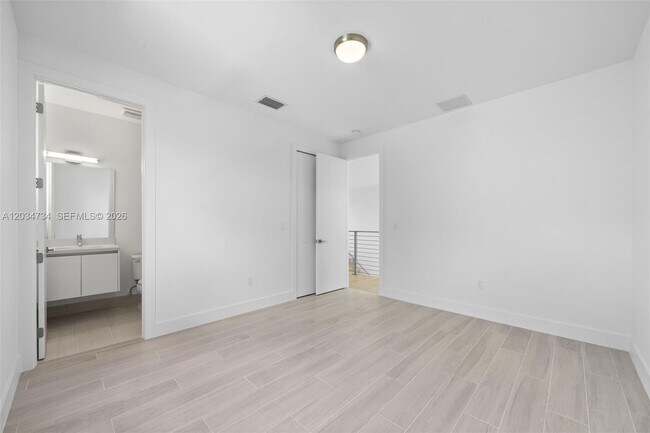 Building Photo - 16710 Botaniko Dr N