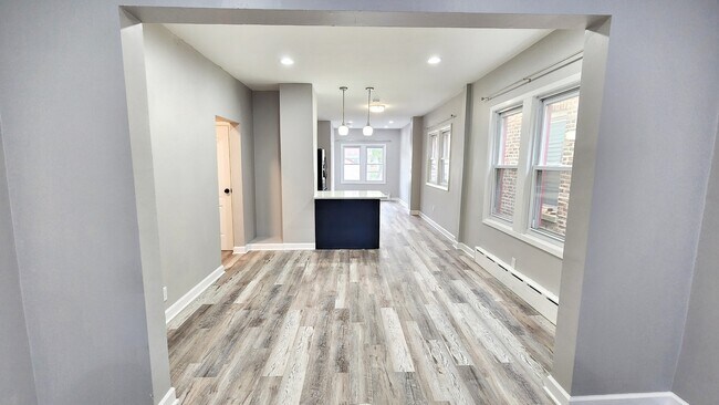 Building Photo - 4045 N Moody Ave