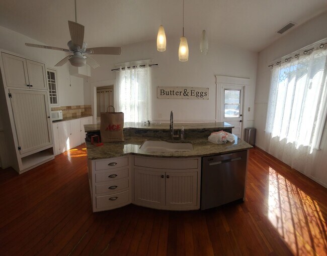 Building Photo - Islay Street  770-774