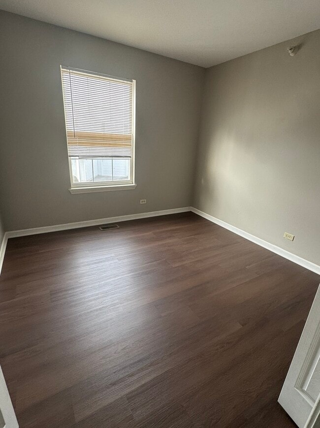 Building Photo - 1349 Orleans Dr