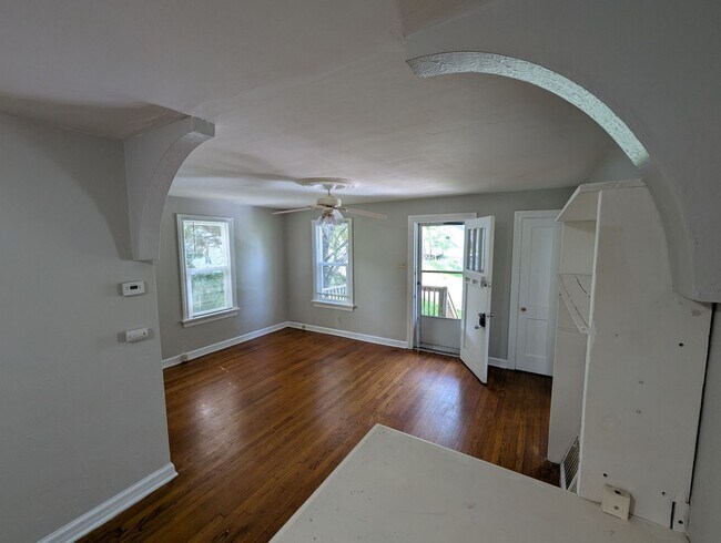 Building Photo - Single Family Charmer in Jennings - Sectio...