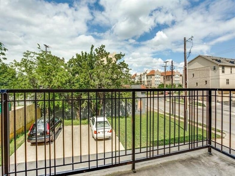 Building Photo - 1406 Pecos St