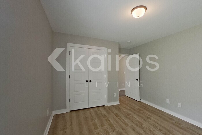 Building Photo - 855 Maple Trce