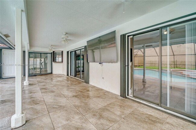 Building Photo - 1550 SW 52nd Terrace
