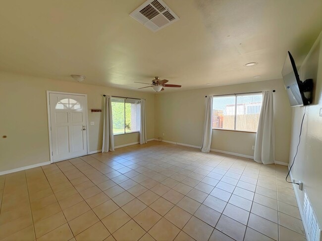 Building Photo - 8186-8188 Zinnia Place