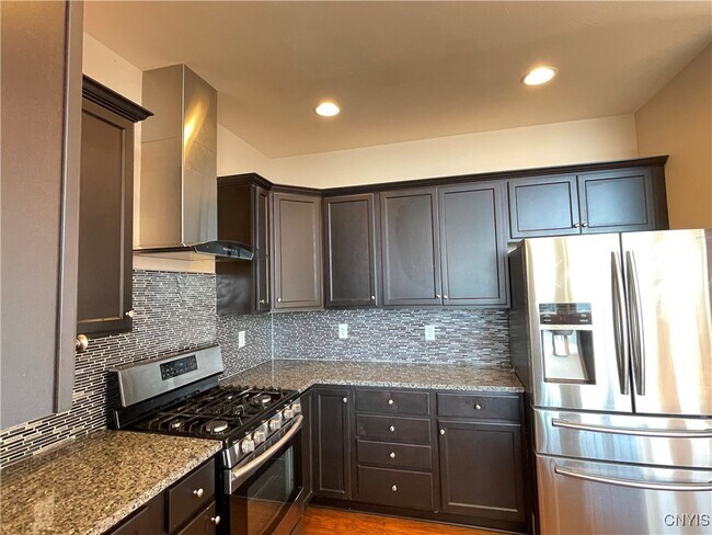 Building Photo - 7504 Birdsong Ln