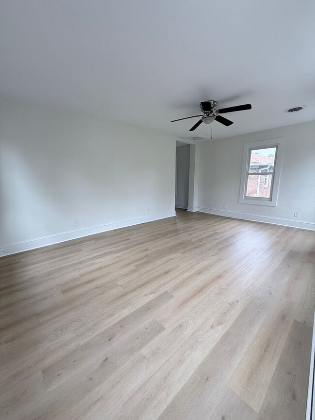 Building Photo - Gorgeous Four Bedroom Completed Upgraded