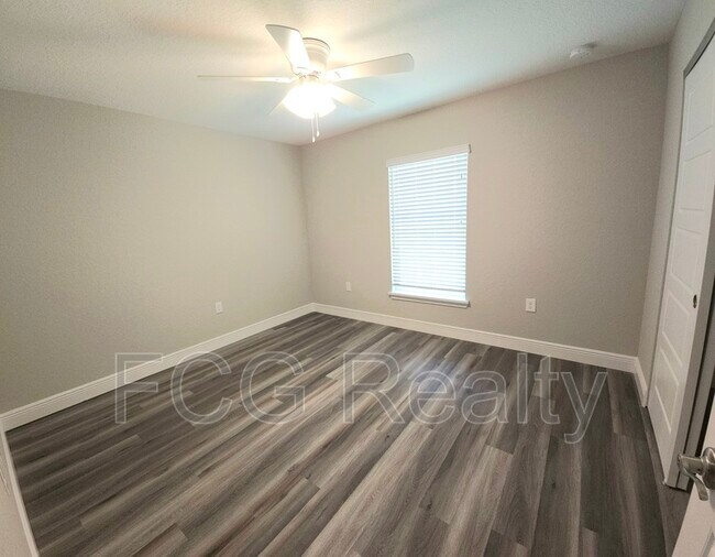 Building Photo - 10057 N Athenia Dr