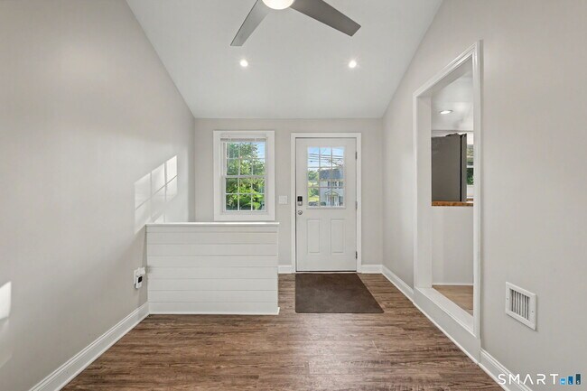 Building Photo - 142 N Taylor Ave