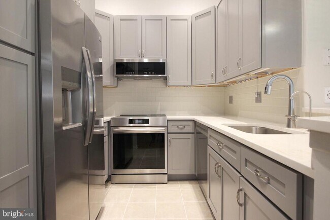 Building Photo - 1956 Villaridge Dr